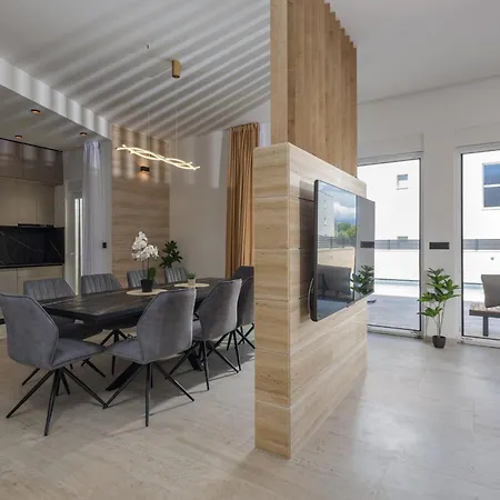 Roko Zadarvillas